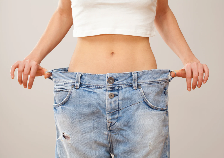 Ceintures sans boucle : l’accessoire discret qui change tout