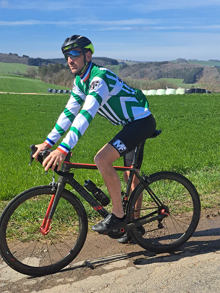 Bien s’équiper à vélo : comment choisir la tenue cycliste idéale pour homme ?