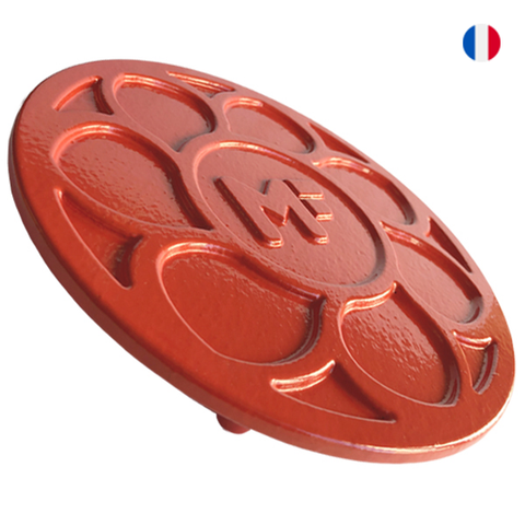 Manufrance Red cast iron trivet